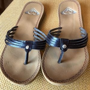Roxy 4 leather strap flip flops size 7. Like new